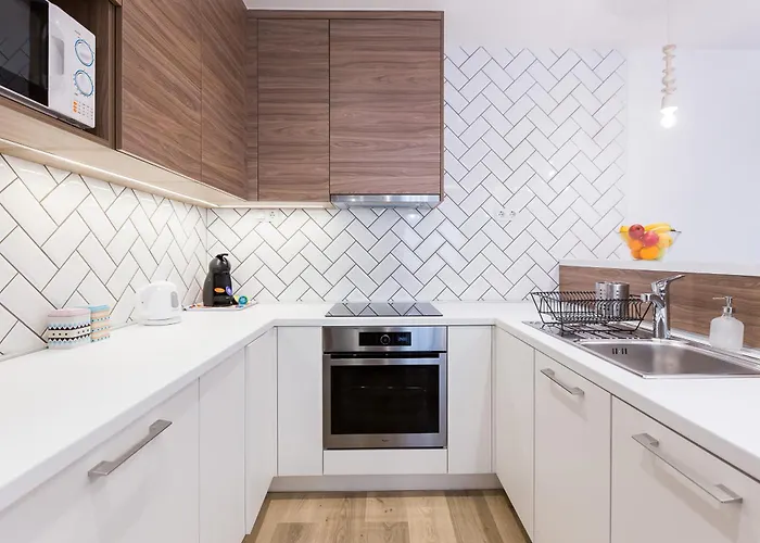 Swu Broadway Guest house 4*