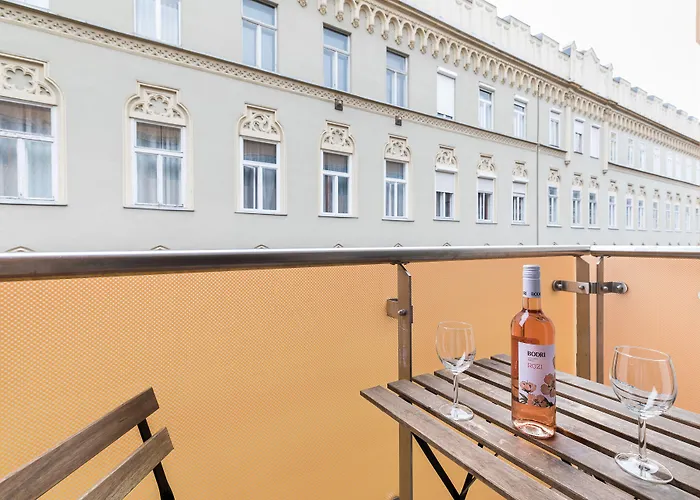 Swu Broadway Guest house 4*