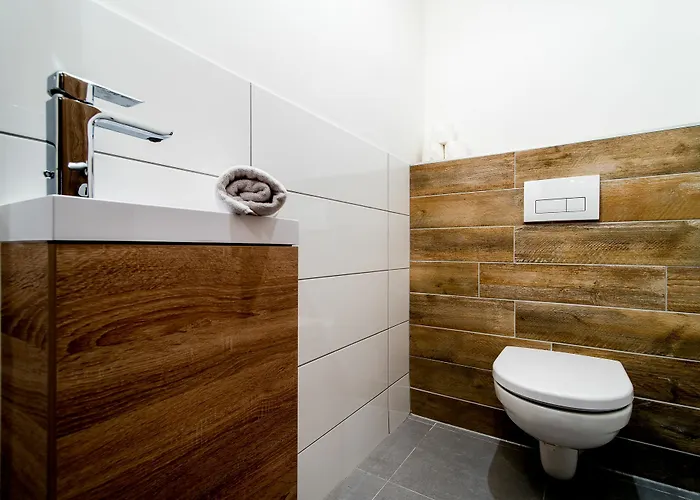 Swu Broadway Guest house 4*