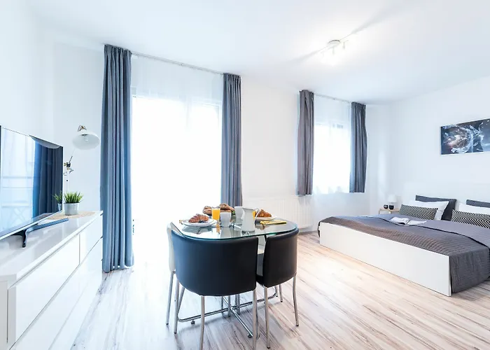 Swu Broadway Guest house 4*