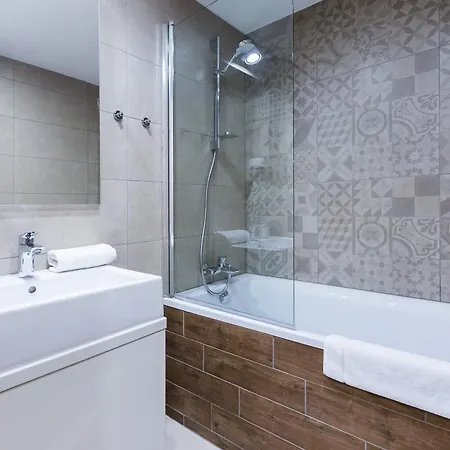 Swu Broadway Гостевой дом 4*
